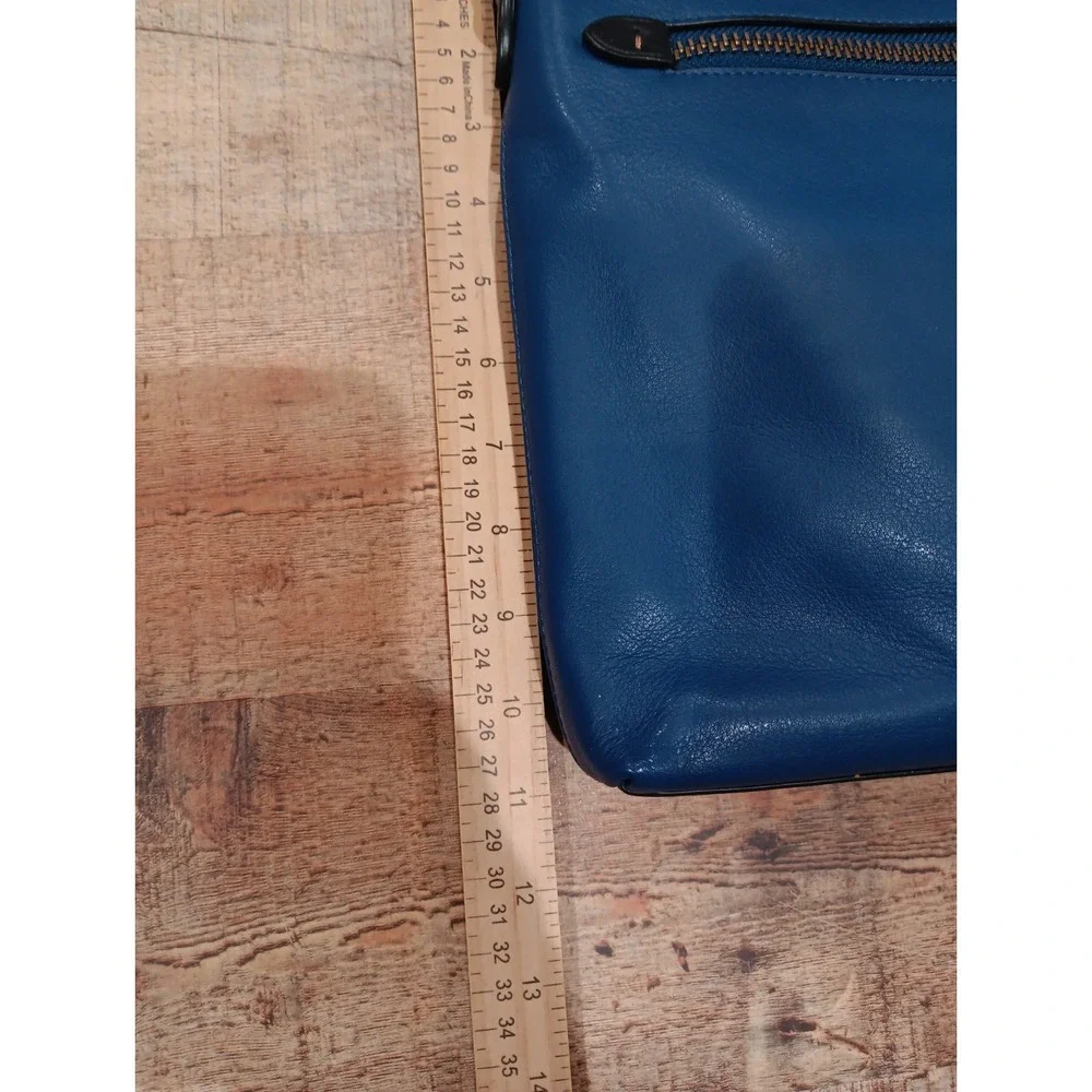 NWT coach Rivington Messenger With Coach Patch